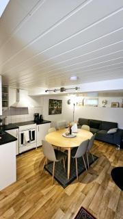 Central and Large cosey apartment - Stavanger - 6