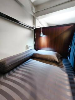 Noir Cafe And Hostel Chinatown Bangkok - - 8
