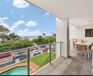 Beach Front Bliss - Luxurious 3 Bedroom Beachfront Apartment in Maroochydore - Maroochydore - 1
