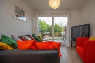 Stylish 5-Bed Retreat with WIFI - Near UWE & MOD - Bristol - 0