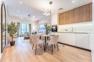 Renovated Unit with Skyscraper Views, Close to JBR Beach, Elite Residence, Dubai Marina by Deluxe Holiday Homes - 1