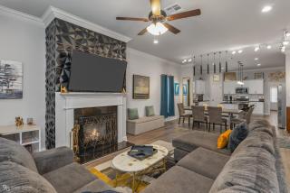 Modern Regional Art Gallery Home - Spacious & New! Tv in each room - Shreveport - 4