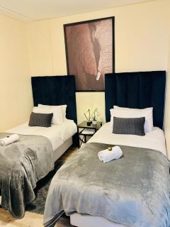 C&J Luxe Apartments - Windhoek - 3