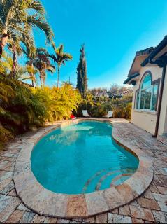 MIAMI LUX Villa 4BR FREE parking, Pool, Jacuzzi, Near Airport - Doral - 2