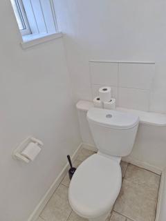 Modern 6-BR Home with FREE Parking & WIFI - Bristol - 1
