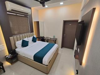 Hotel Triton Sion - Near US Embassy - Hotel Near BKC - 0