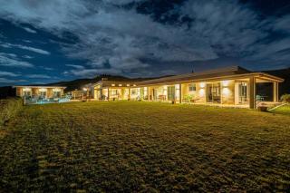 Mountainview Villa Suite in an 6-bedroom Villa - 3