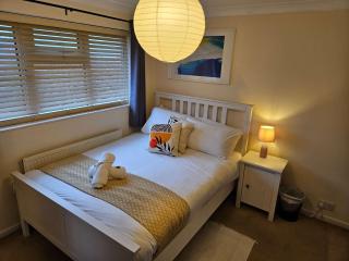 Homely 4-BR house with Free Parking and WIFI - Bristol - 6