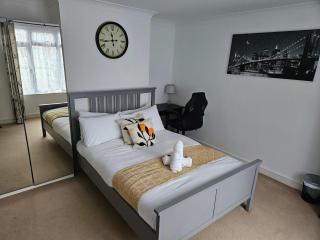 Homely 4-BR house with Free Parking and WIFI - Bristol - 5