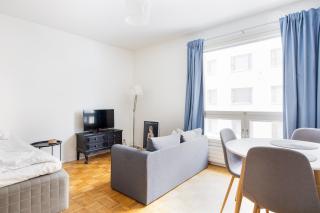 Private Flat, Balcony & Spacious Bathroom, Seamless Check in - 5