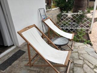 Mediterranean poolside garden cottage - 6