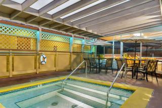 Howard Johnson by Wyndham Santa Cruz Beach Boardwalk - Santa Cruz - 3