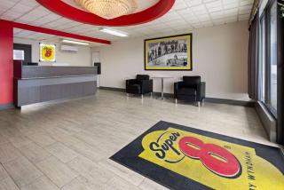 Super 8 by Wyndham Hazleton - 5