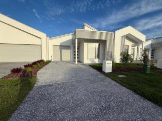 Coastal Luxe Escape - Brand New Home by the Bay! - 0