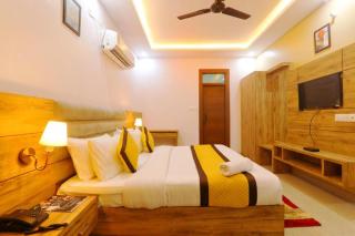 Hotel Crystal - Lucknow - 3