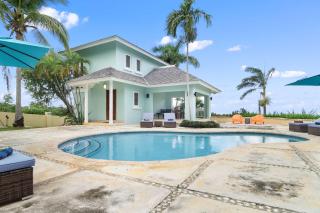Hospitality Expert Greens 2BR Pool Beach - 4