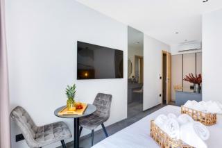 Fly Room - S4 - MPolo - 1