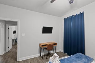 Aurora Haven - TV in each room - 9