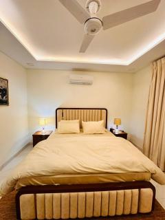Ideal Apartment 1 bed Luxurious - Lahore - 8