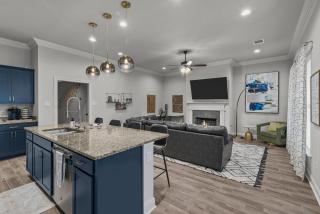 Aurora Haven - TV in each room - 2