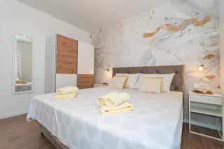 Apartment Anita - waterfront with sunbeds! - Zaton - 1