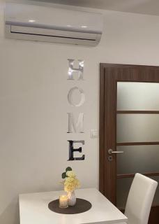 Luxe Central Living Apartment - 3