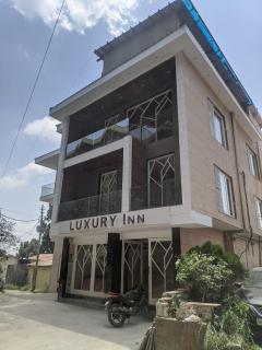 Luxury Inn by Stotrak Hotels - 9