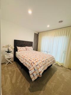 Separate entry room with share bathroom - 4