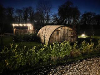 Wimbish Hall Cabins - Wimbish - 3