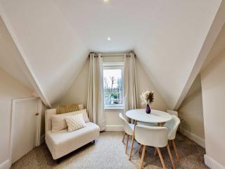 Stunning Property with Garden and Parking - 5
