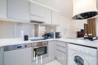 LUX The EMAAR Fashion Avenue Studio 2 - 4