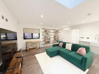 Two bedroom basement flat in Brasswork - 0
