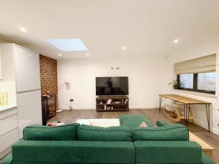 Two bedroom basement flat in Brasswork - 9