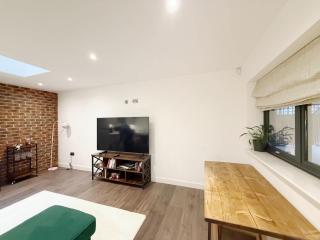 Two bedroom basement flat in Brasswork - Bristol - 2