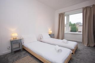 3 Bed Cottage Flat with Parking - 6