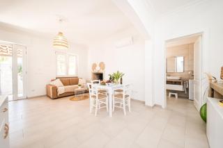 Villa Maris - giardino-parcheggio-veranda esterna - Torre Suda - 4