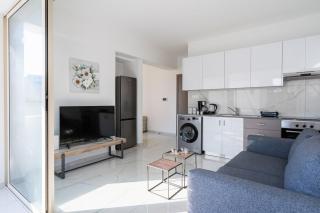Marble - Cozy Studio W Balcony in Larnaca - Larnaca - 0
