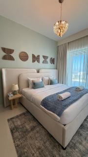 Seaside Elegance 1BR at Emaar Beachfront - 9