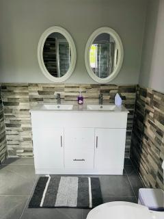 Kingston Vacation Home Two Bedroom - Kingston - 3