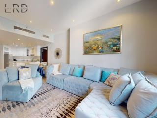 Stylish 2BR Apartment Steps from Metro and Marina Mall - 0