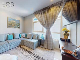Stylish 2BR Apartment Steps from Metro and Marina Mall - 9
