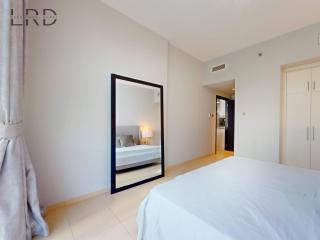 Stylish 2BR Apartment Steps from Metro and Marina Mall - 3