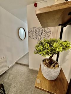 252 North Road West - 8