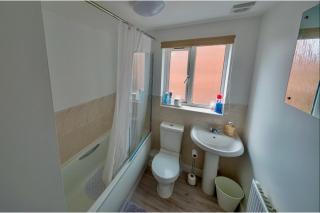 Cosy Home-Sleeps 5- Private Garden- Free Parking - 3