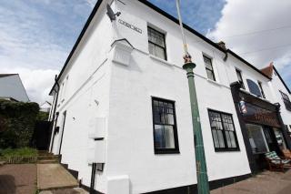 Charming 2-Bedroom Maisonette - 9