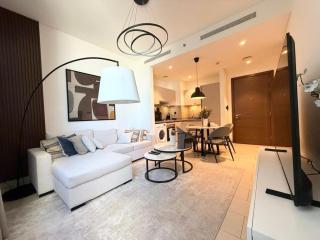 SUMMER DEAL! Brand New Modern Great Location Sleeps 4 - 0