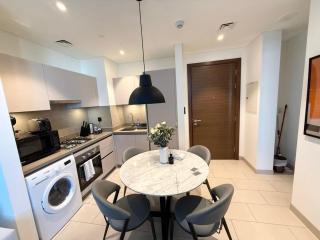 SUMMER DEAL! Brand New Modern Great Location Sleeps 4 - 4