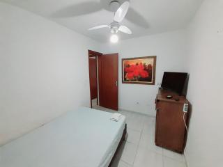 Casa em condomínio, com piscina, parquinho infantil, internet 500mb, ideal para família, garagem para 2 carros, com 2 quartos sendo 1 suíte, com Smart TV, 400m da PRAIA - Matinhos - 1