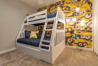 Prime Location 4BD Townhome with pool and Grill - 4