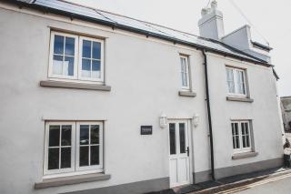 The Moorings, Hope Cove, overlooking the beach - 0